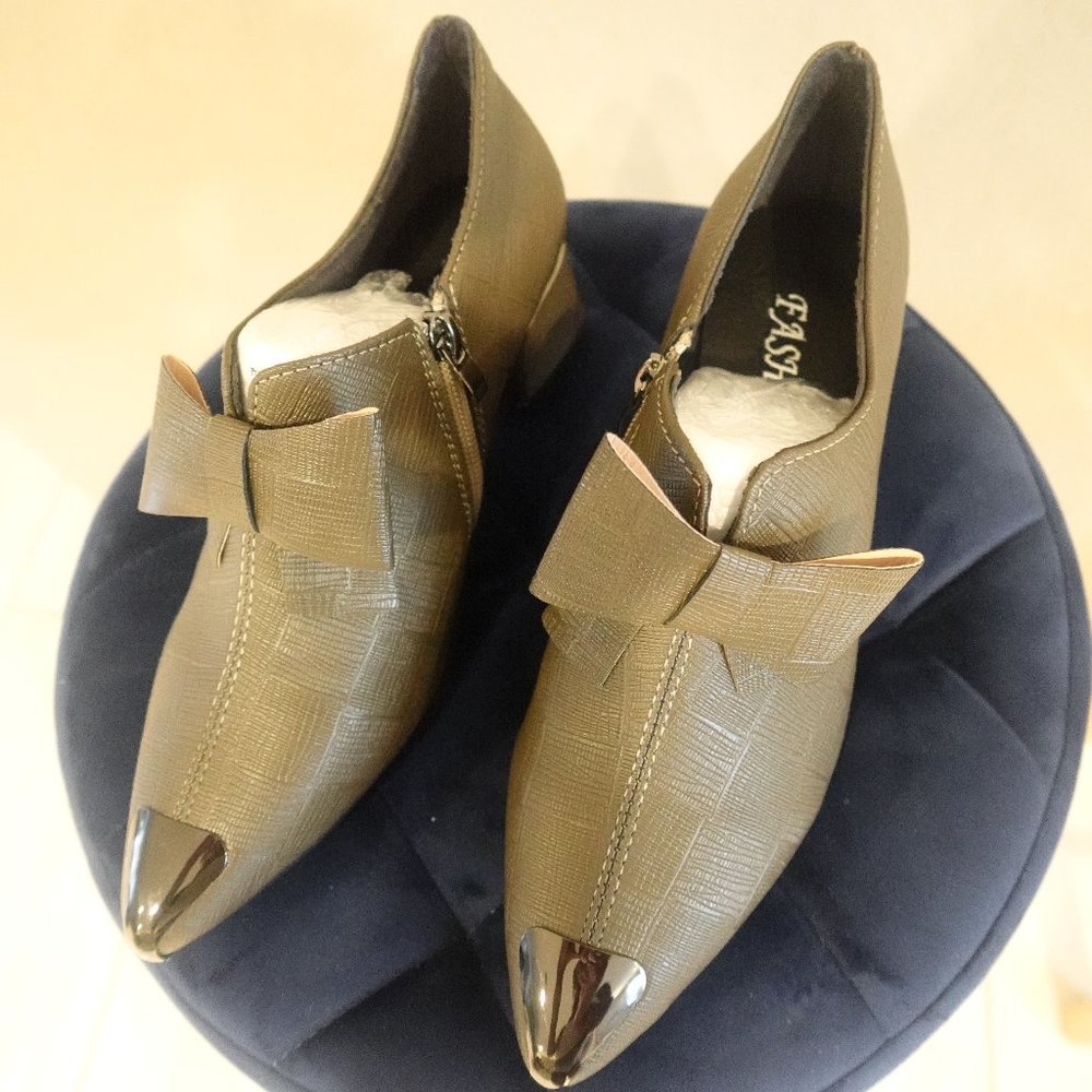 Women's Point Toe Chunky Heeled shoes. Army Green Size 37 Uk, 6 US.